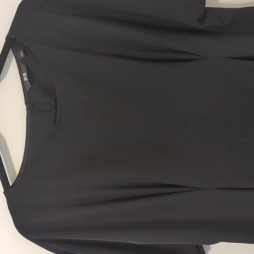 Uniqlo Black Peplum Top - Picture 2 of 6